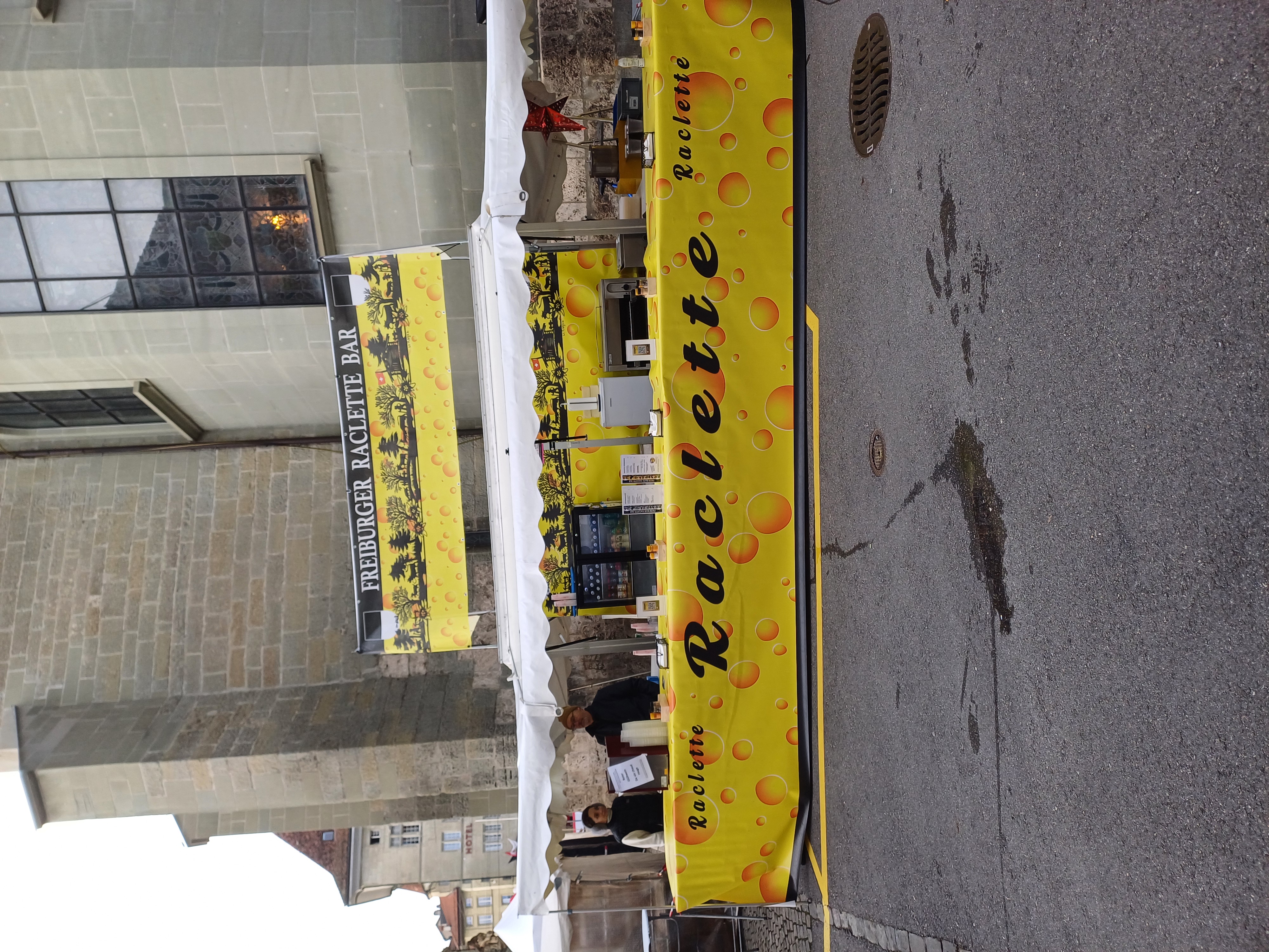 094244 – Freiburger Raclette Bar